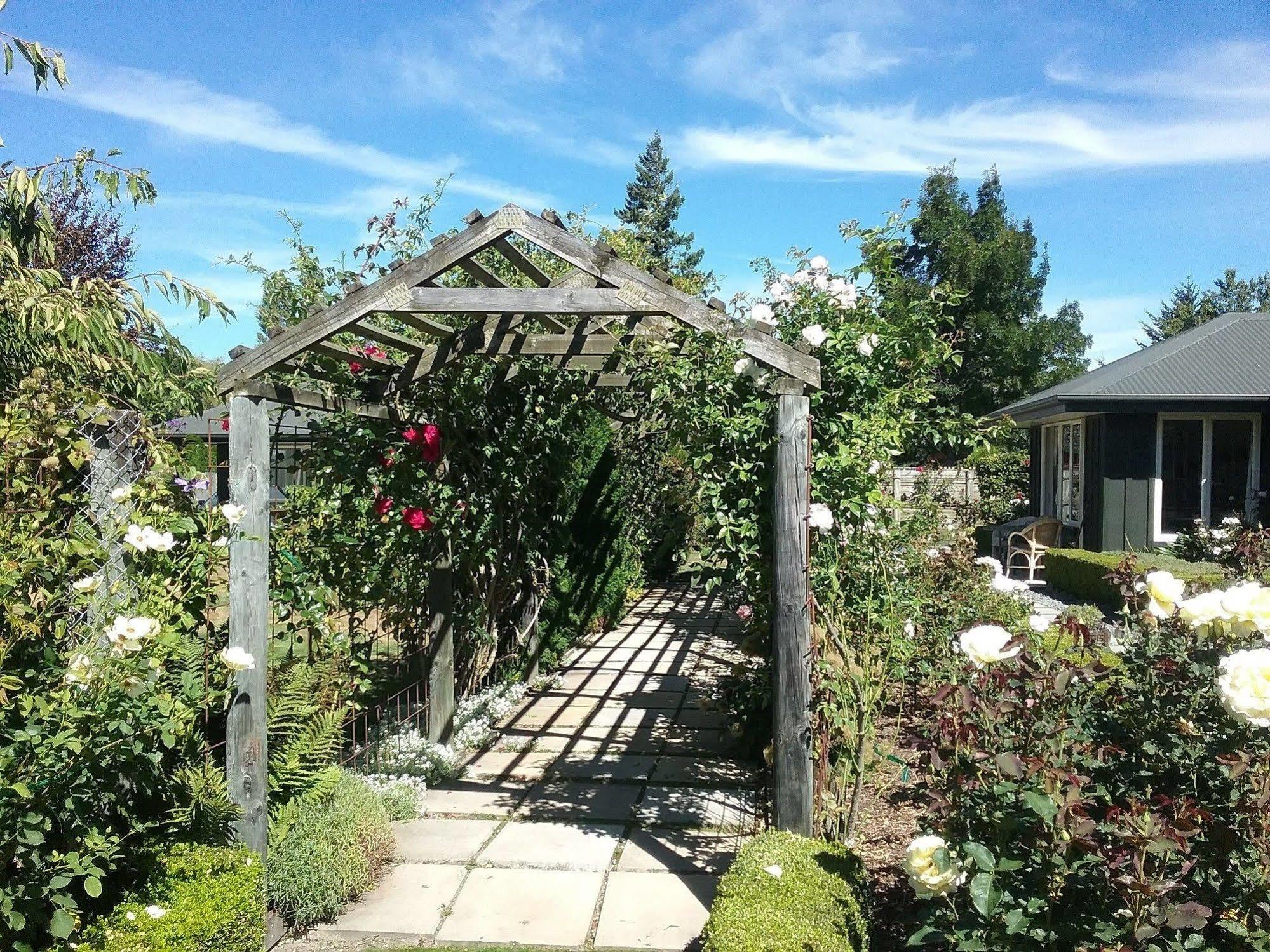 ハンマー・スプリングス Marchmont Gardens Bed & Breakfast エクステリア 写真